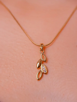 Load image into Gallery viewer, Gold Leaf Pendant for Women