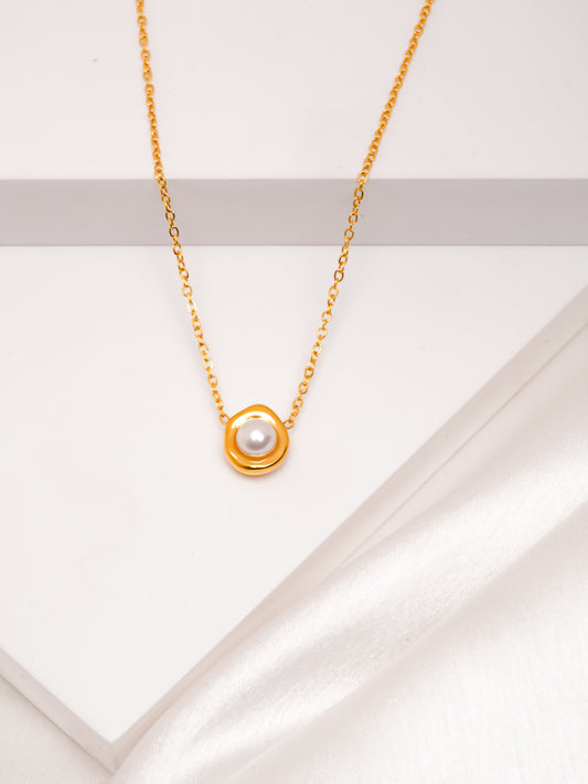 Gold-Plated Pearl Pendant Necklace